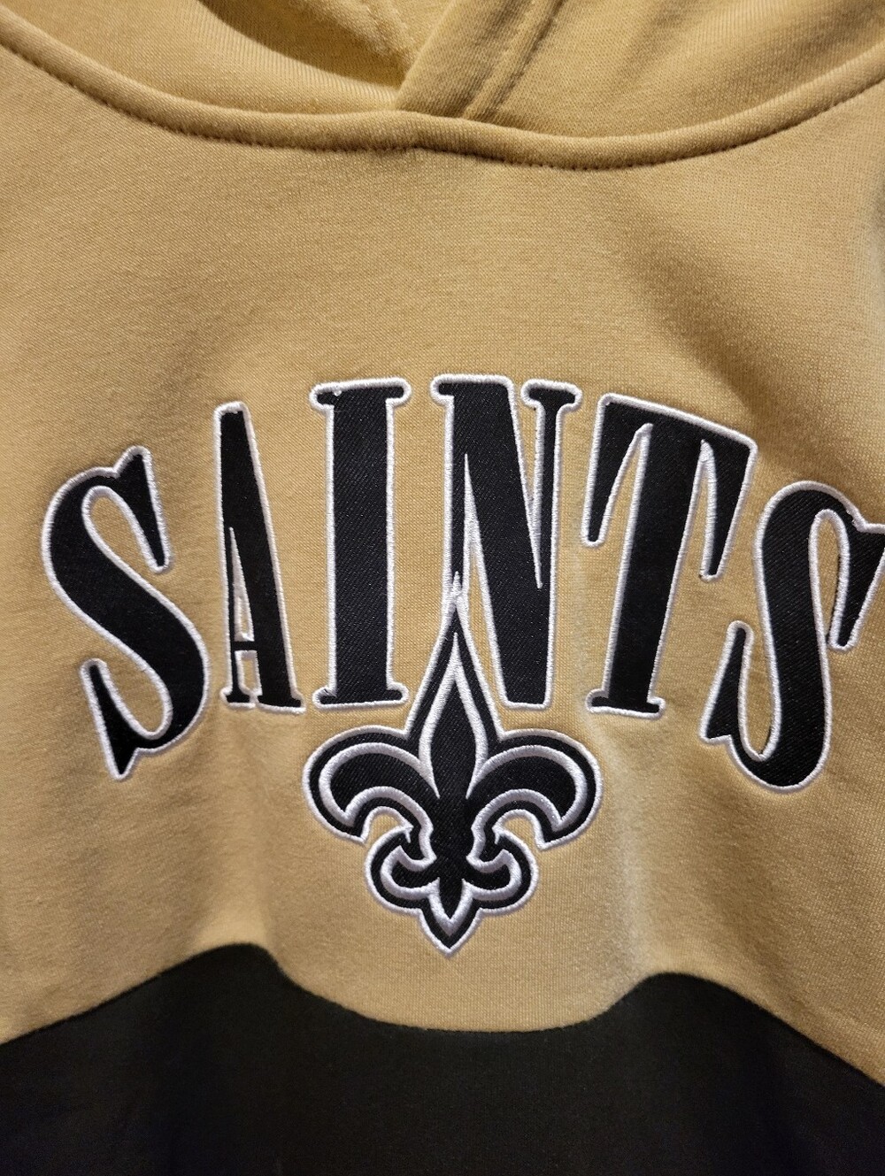 NWT New Orlean Saints Football Hoodie. Youth 14-16 - Picture 3 of 8